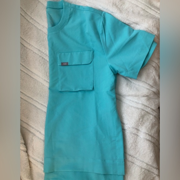 Figs Teal Short Sleeve Tee - Picture 2 of 2
